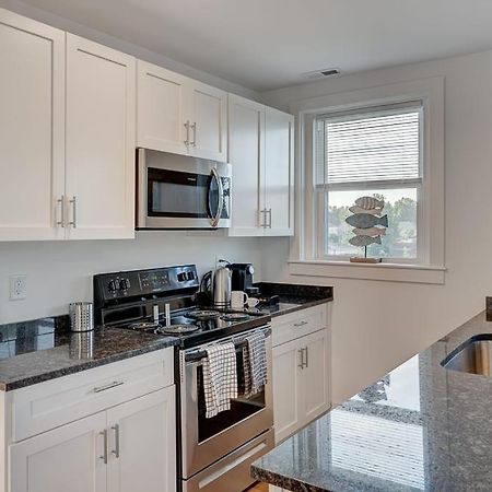 Greatly Located And Elegant 1Br With Parking Appartement Durham Buitenkant foto
