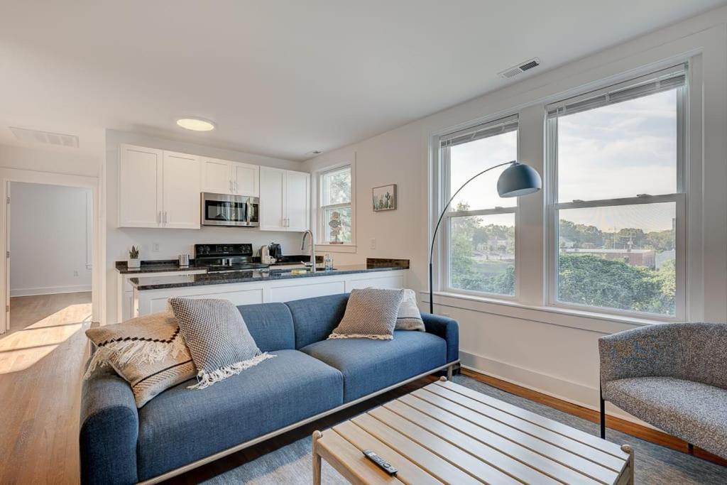 Greatly Located And Elegant 1Br With Parking Appartement Durham Buitenkant foto