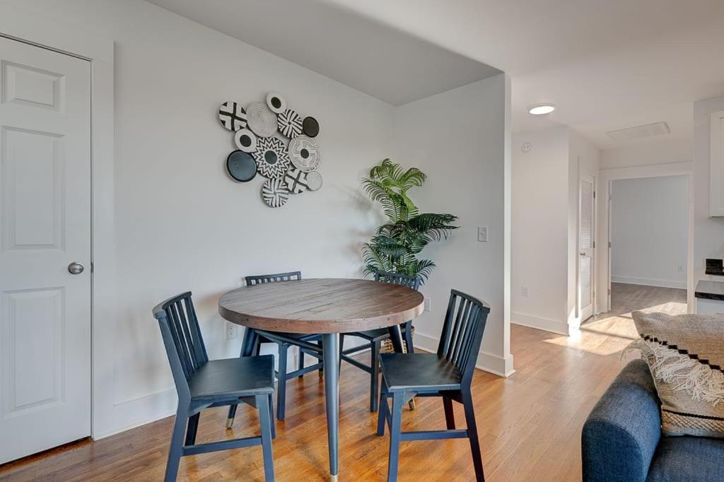 Greatly Located And Elegant 1Br With Parking Appartement Durham Buitenkant foto